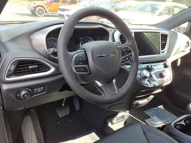 New 2026 Chrysler Pacifica Select image 14