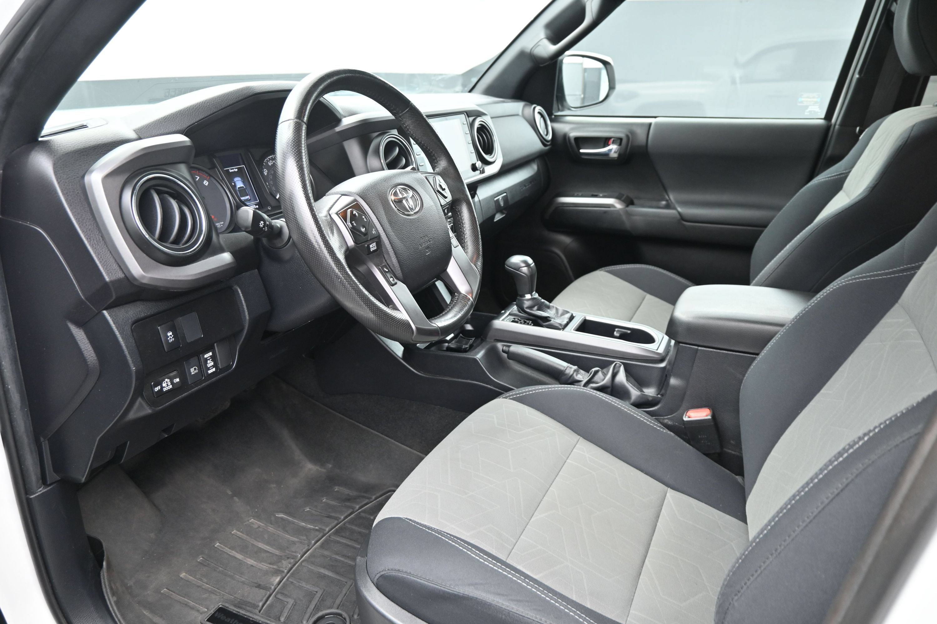 Used 2022 Toyota Tacoma TRD Off-Road w/ Technology Package AWD/4WD image 10
