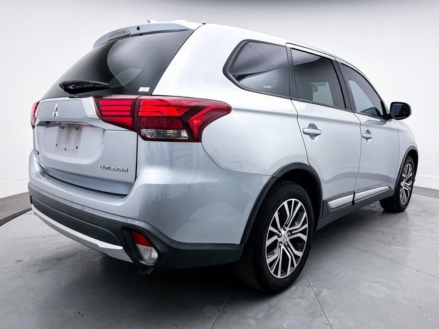 Used 2017 Mitsubishi Outlander ES image 3