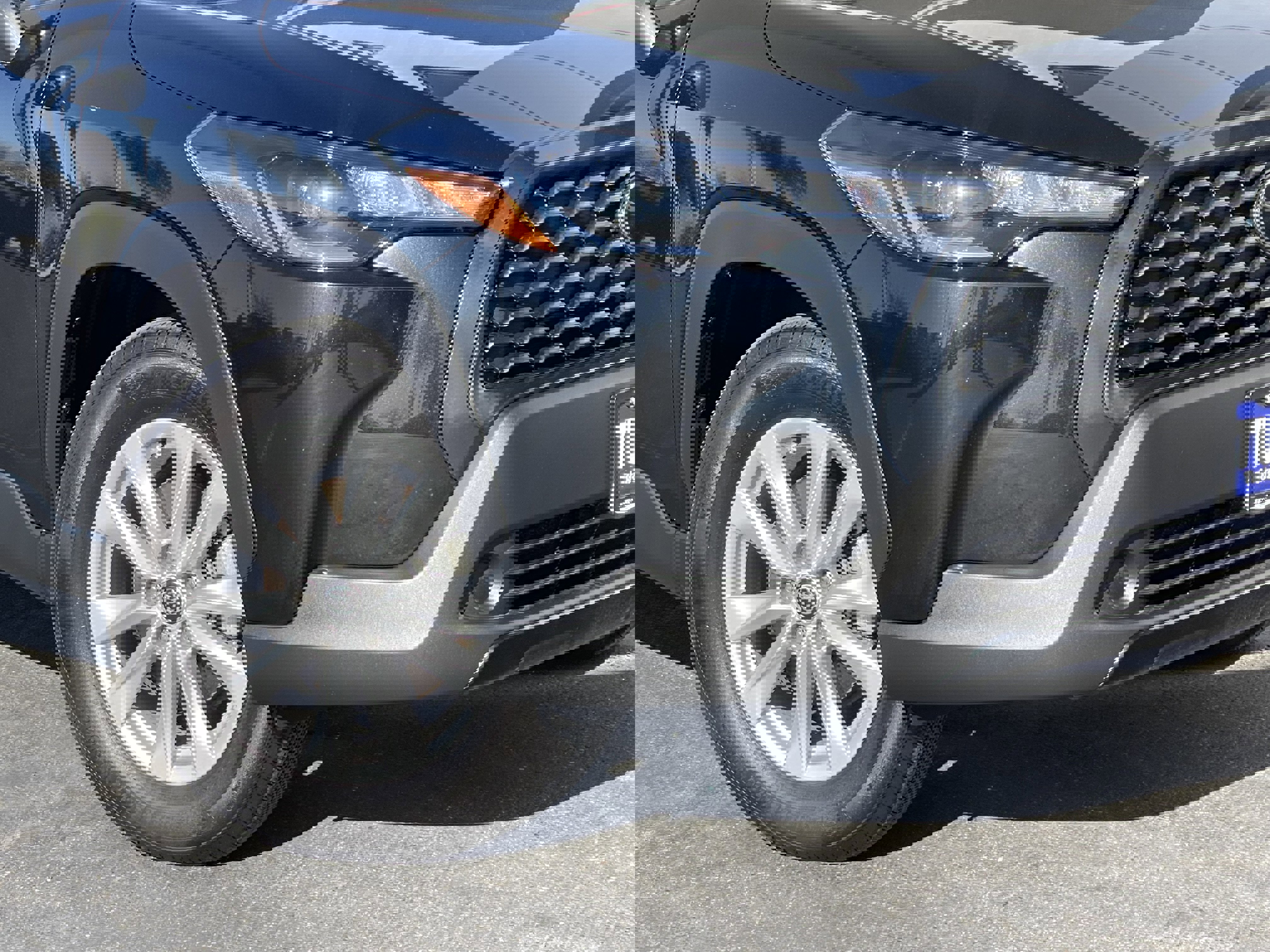 Used 2022 Toyota Corolla Cross LE image 3