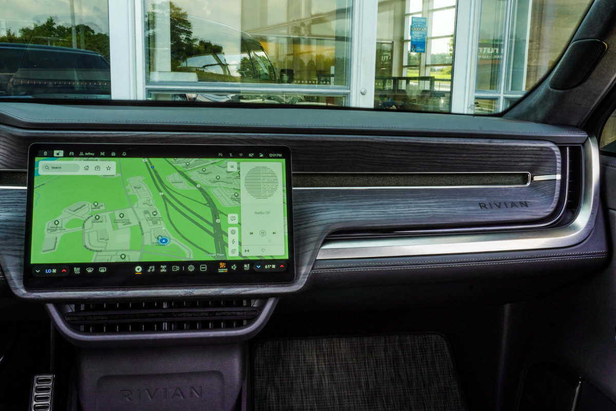 Used 2024 Rivian R1S Adventure Quad AWD/4WD image 18