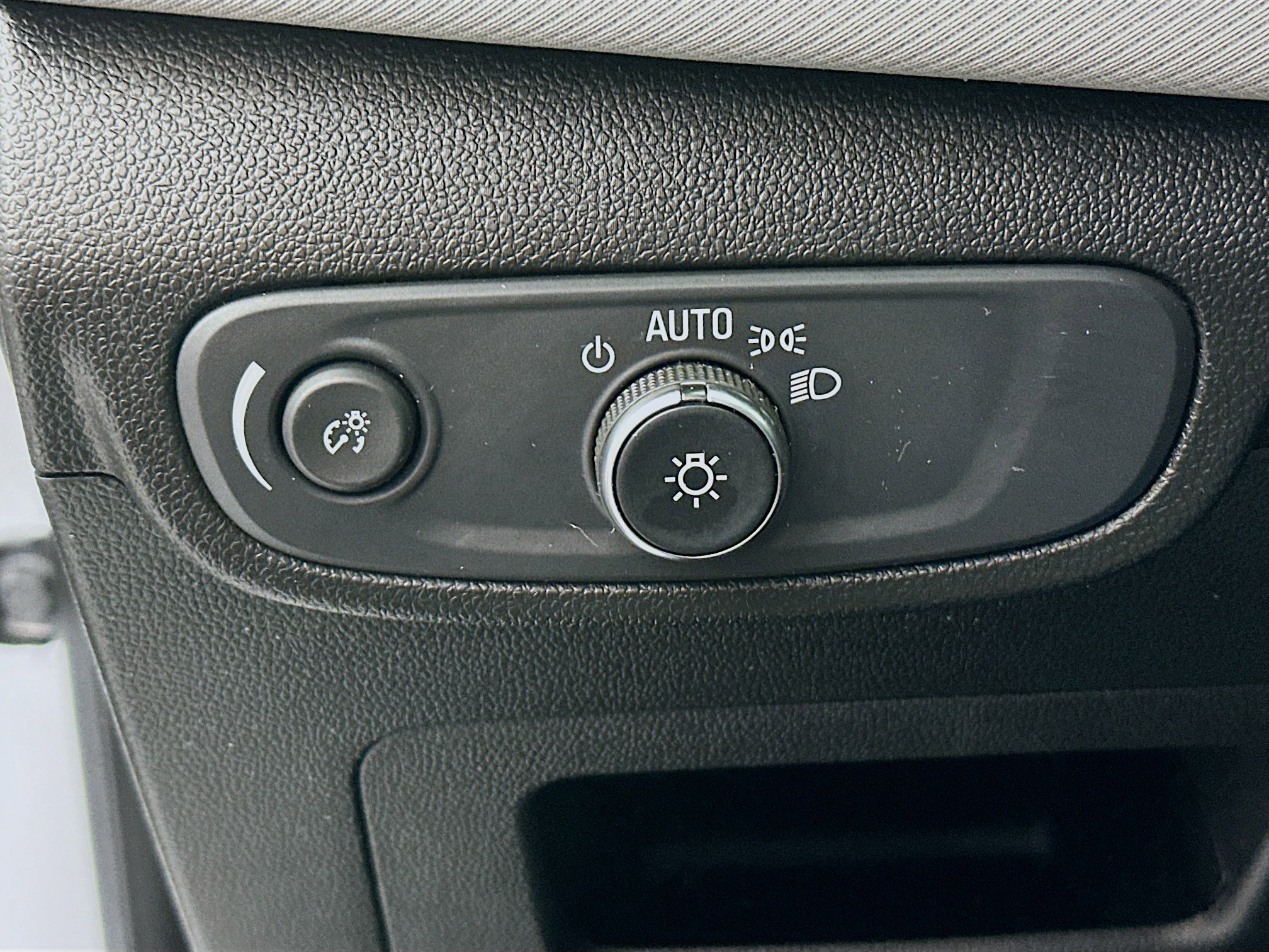 Used 2025 Chevrolet TrailBlazer LS w/ LS Convenience Package image 17