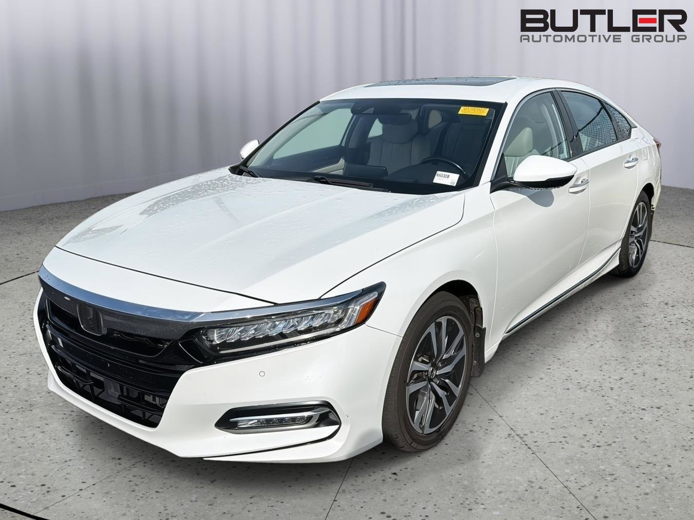 Used 2018 Honda Accord Touring image 2