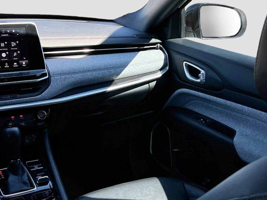 Used 2025 Jeep Compass Latitude image 21