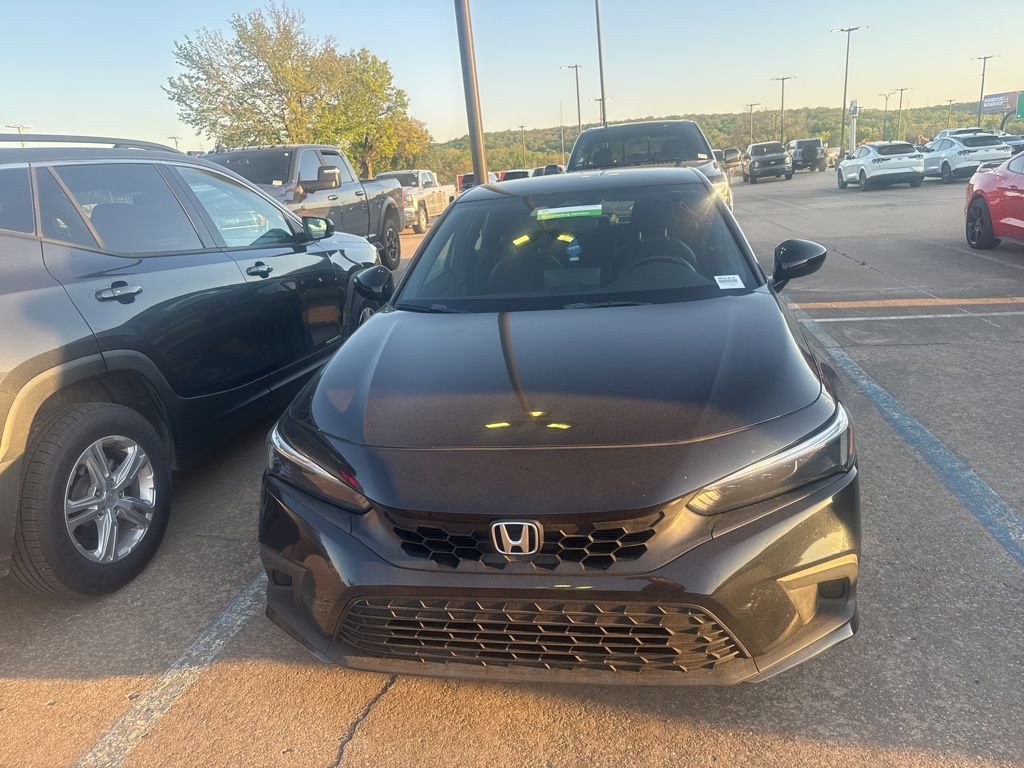 Used 2023 Honda Civic Sport image 2