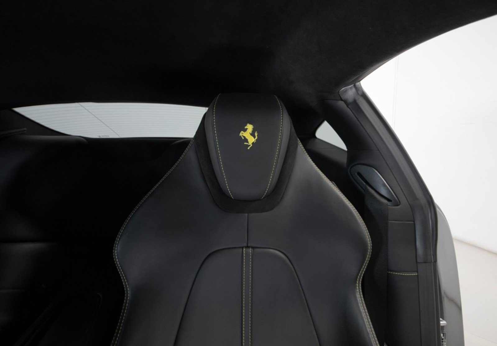 Used 2021 Ferrari Roma RWD image 21