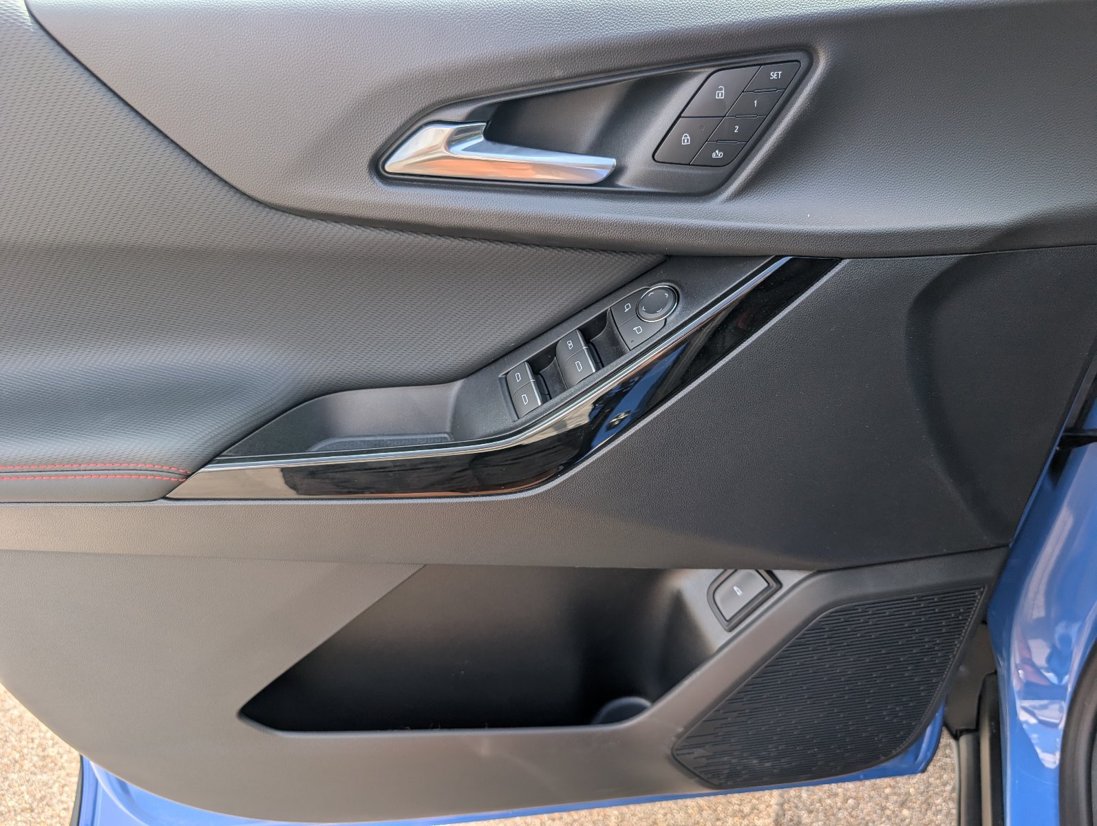 New 2027 Chevrolet Equinox RS w/ Safety and Technology Package FWD image 15