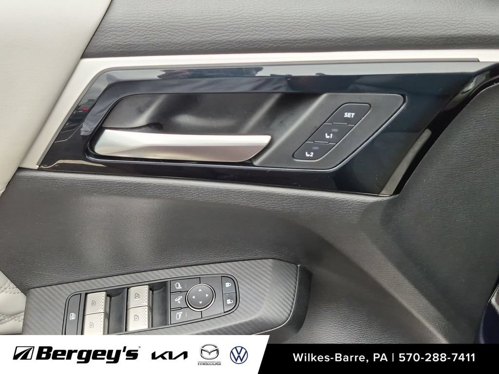 Used 2023 Mitsubishi Outlander SEL AWD/4WD image 14