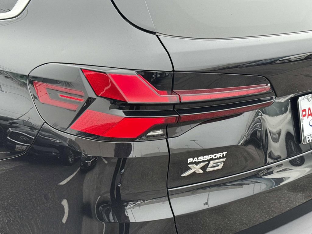 Used 2025 BMW X5 xDrive50e image 9