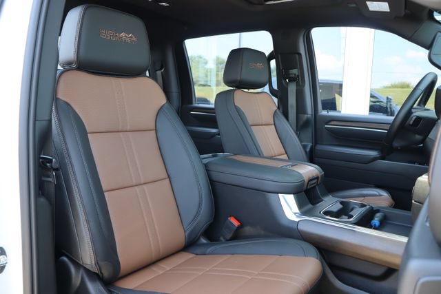 Used 2026 Chevrolet Silverado 2500 High Country w/ High Country Premium Package AWD/4WD image 41