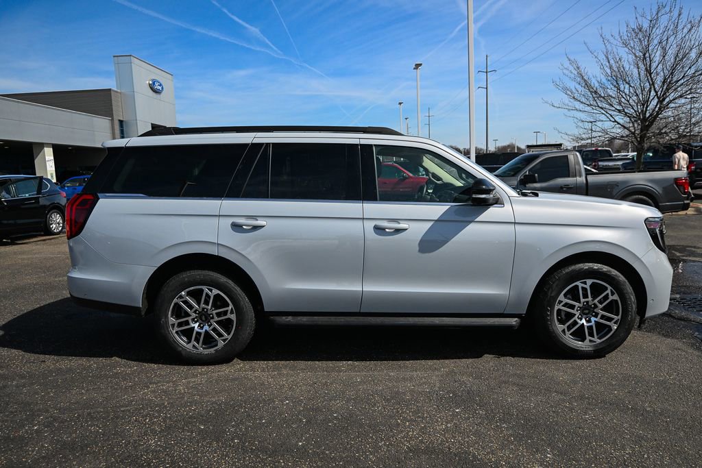 Certified 2025 Ford Expedition Active image 3