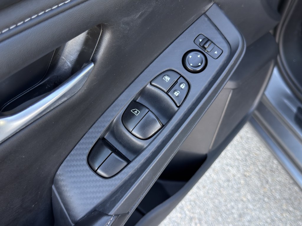 Used 2025 Nissan Sentra SV FWD image 21