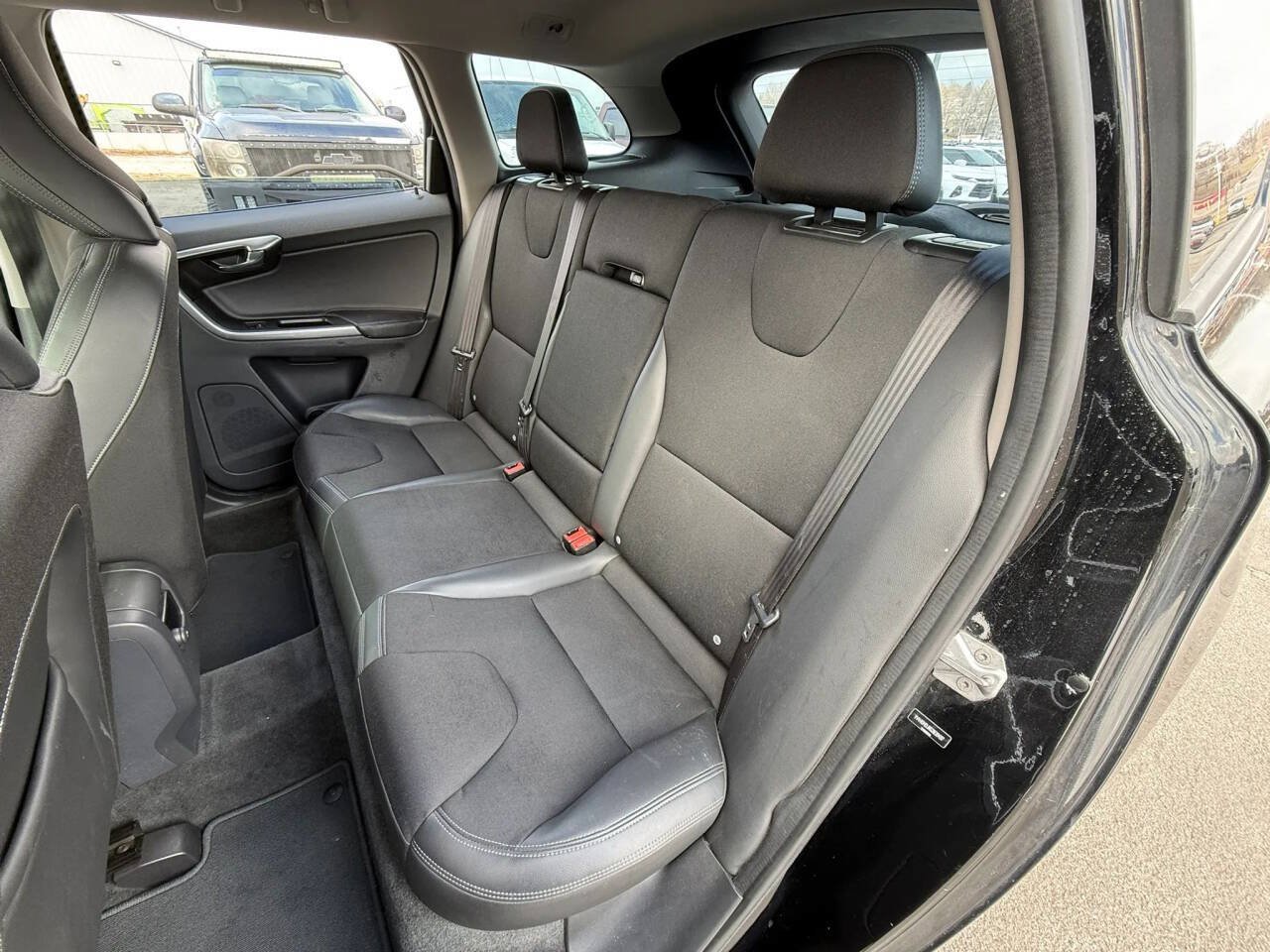 Used 2016 Volvo XC60 T5 w/ Proximity Package FWD image 9