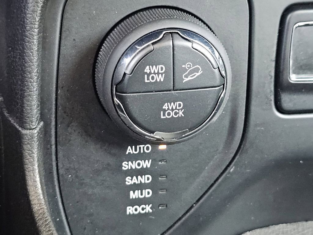 Used 2017 Jeep Renegade Trailhawk AWD/4WD image 9