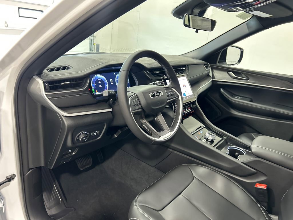 New 2025 Jeep Grand Cherokee Limited image 18