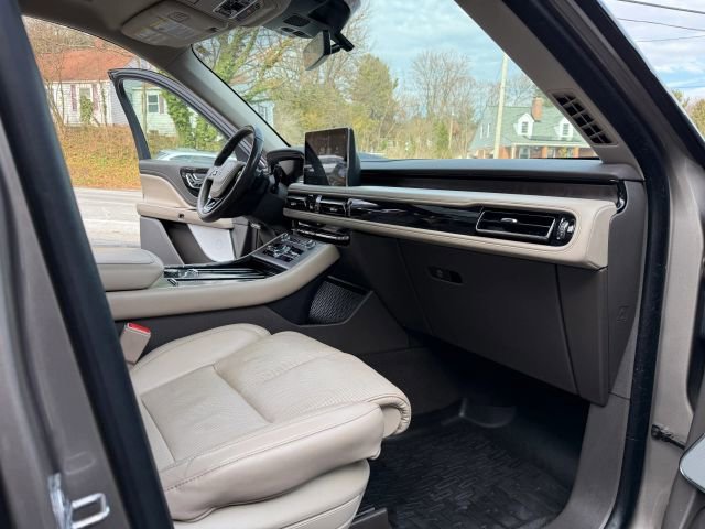 Used 2020 Lincoln Aviator Reserve w/ Equipment Group 202A image 27