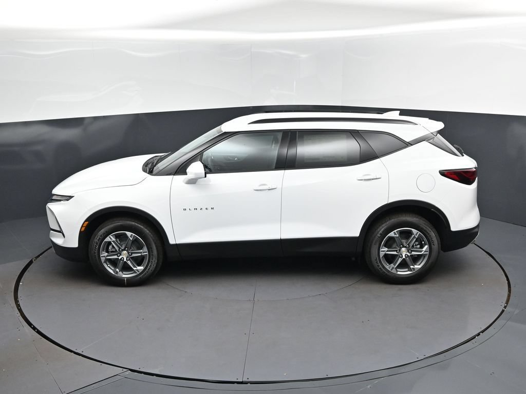 New 2026 Chevrolet Blazer LT w/ Convenience Package FWD image 32