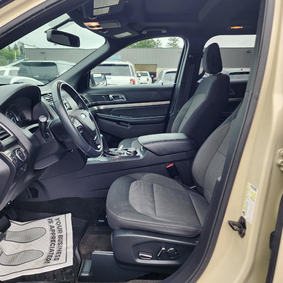 Used 2018 Ford Explorer XLT w/ Equipment Group 201A AWD/4WD image 16