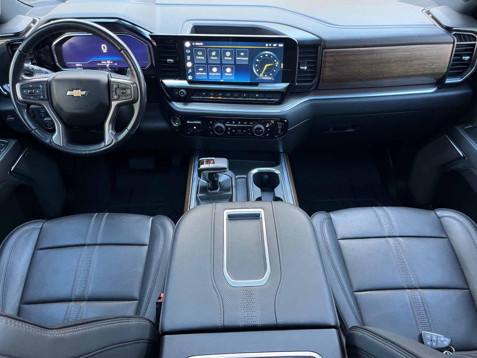 Used 2022 Chevrolet Silverado 1500 High Country w/ High Country Premium Package image 16