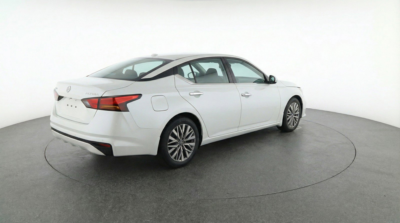 Used 2025 Nissan Altima 2.5 SV image 9