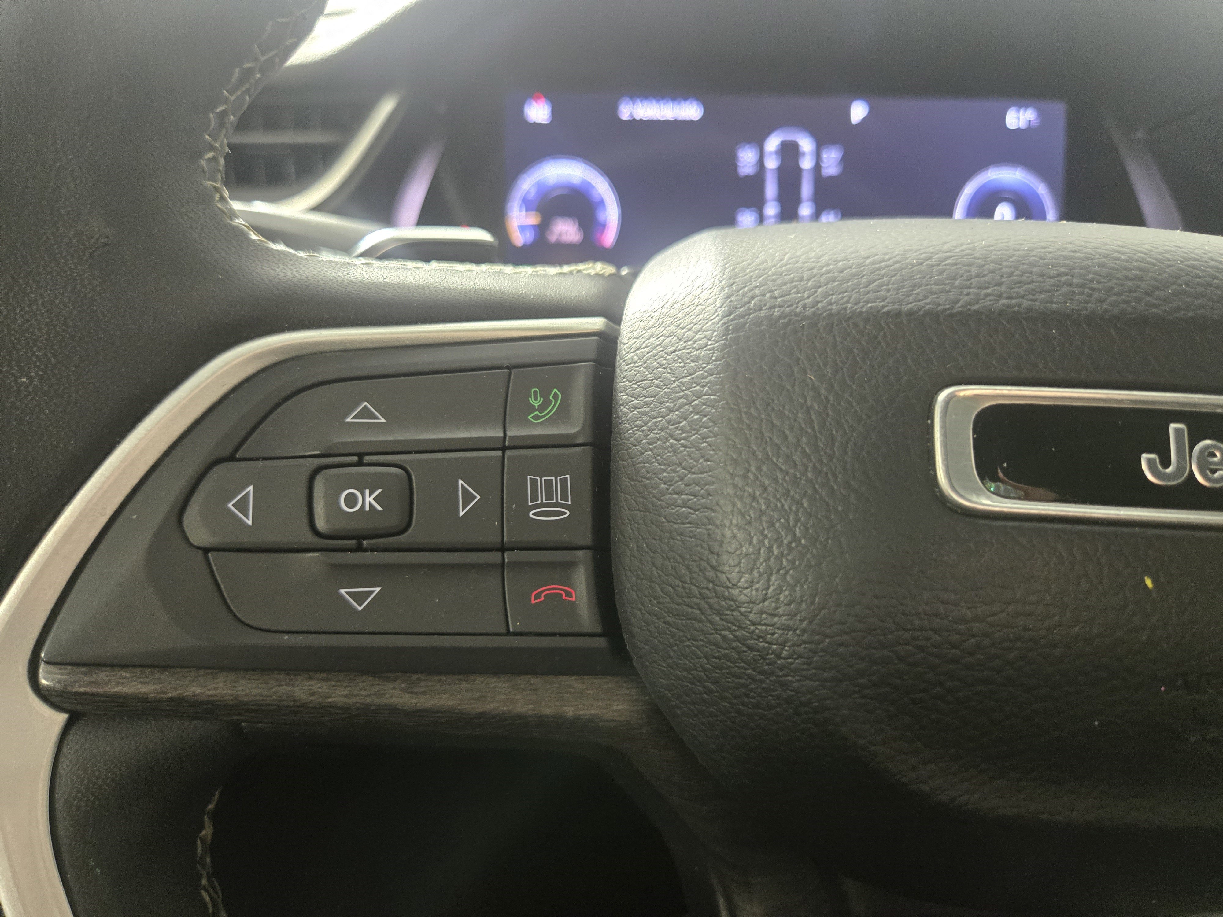 Certified 2023 Jeep Grand Cherokee L Limited w/ Luxury Tech Group II image 17