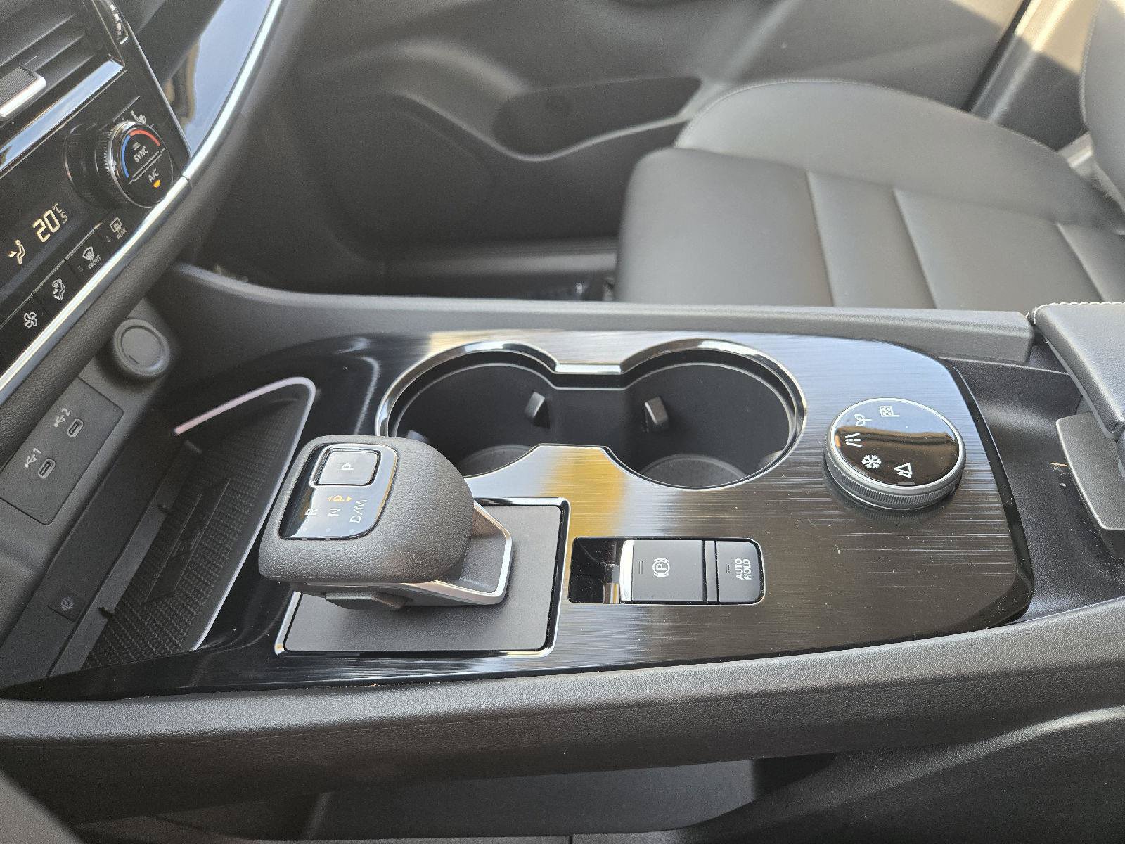 Used 2025 Nissan Rogue SL AWD/4WD image 21