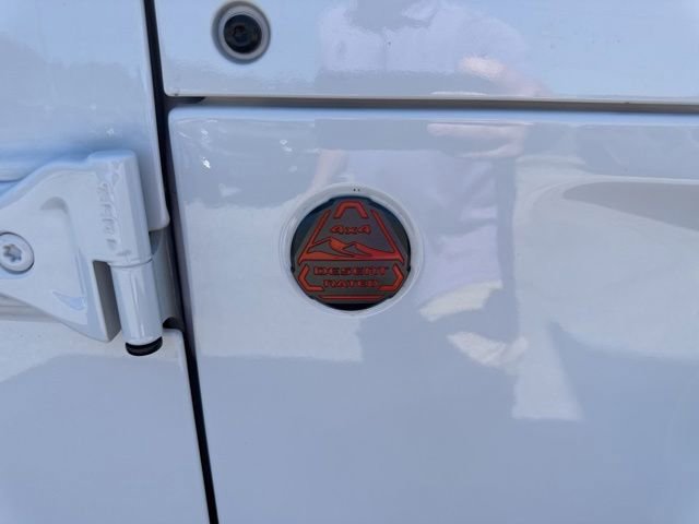 Used 2025 Jeep Gladiator Mojave w/ Convenience Group AWD/4WD image 15