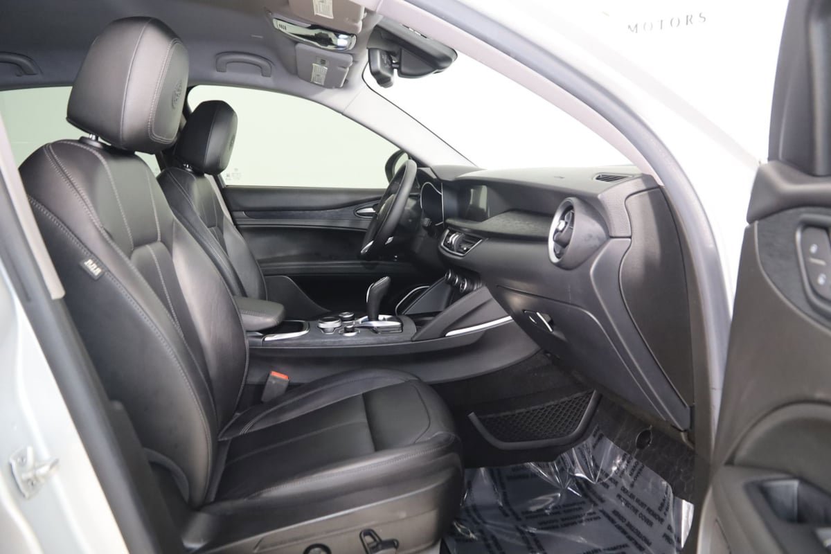 Used 2020 Alfa Romeo Stelvio w/ Nero Edizione RWD image 11
