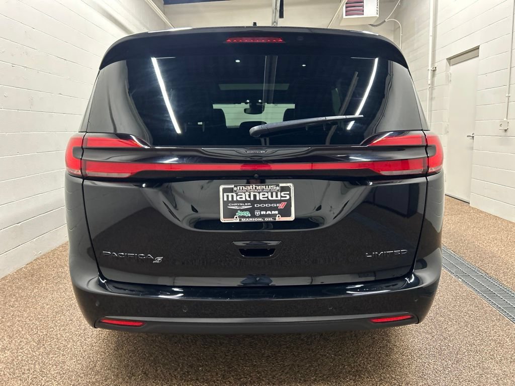 Used 2024 Chrysler Pacifica Limited w/ S Appearance Package FWD image 3