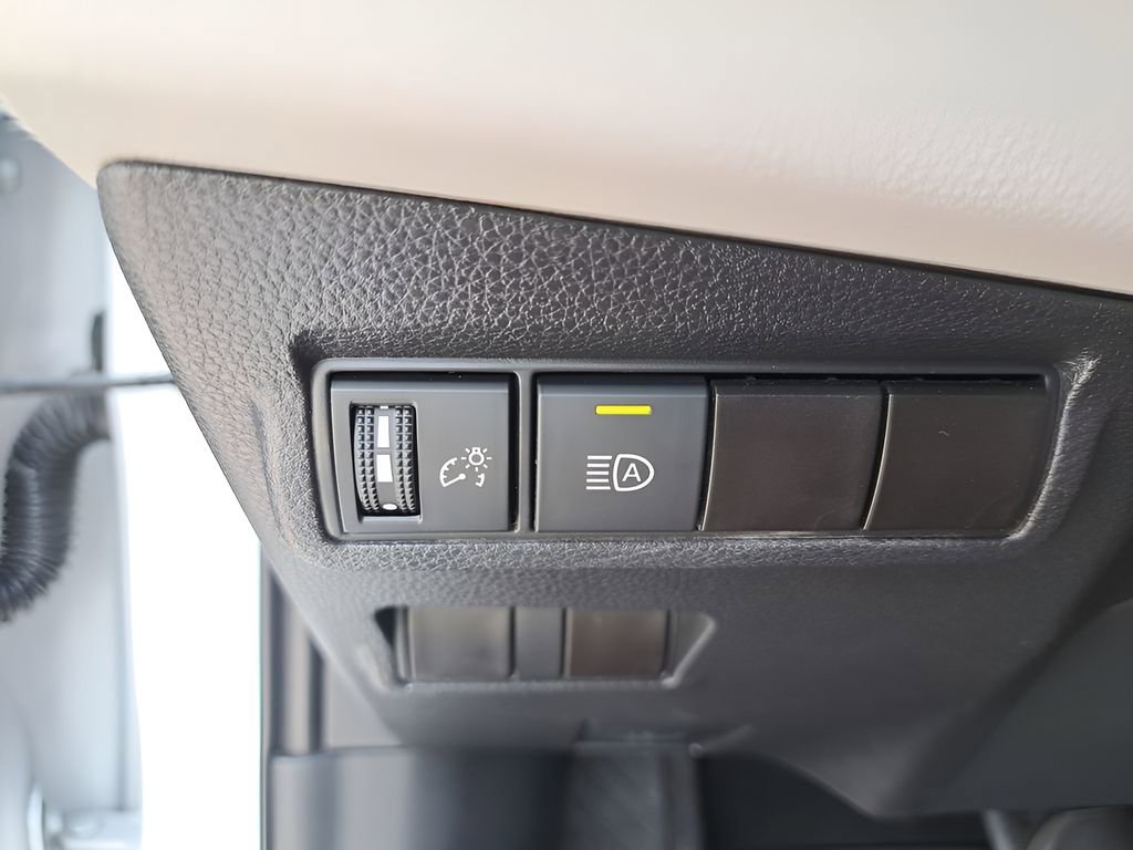 Certified 2025 Toyota Corolla Cross LE image 29