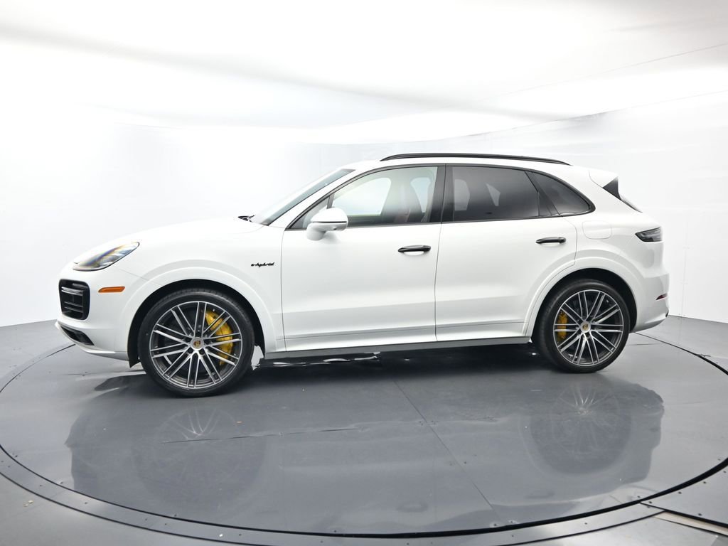 Certified 2022 Porsche Cayenne Turbo S image 2