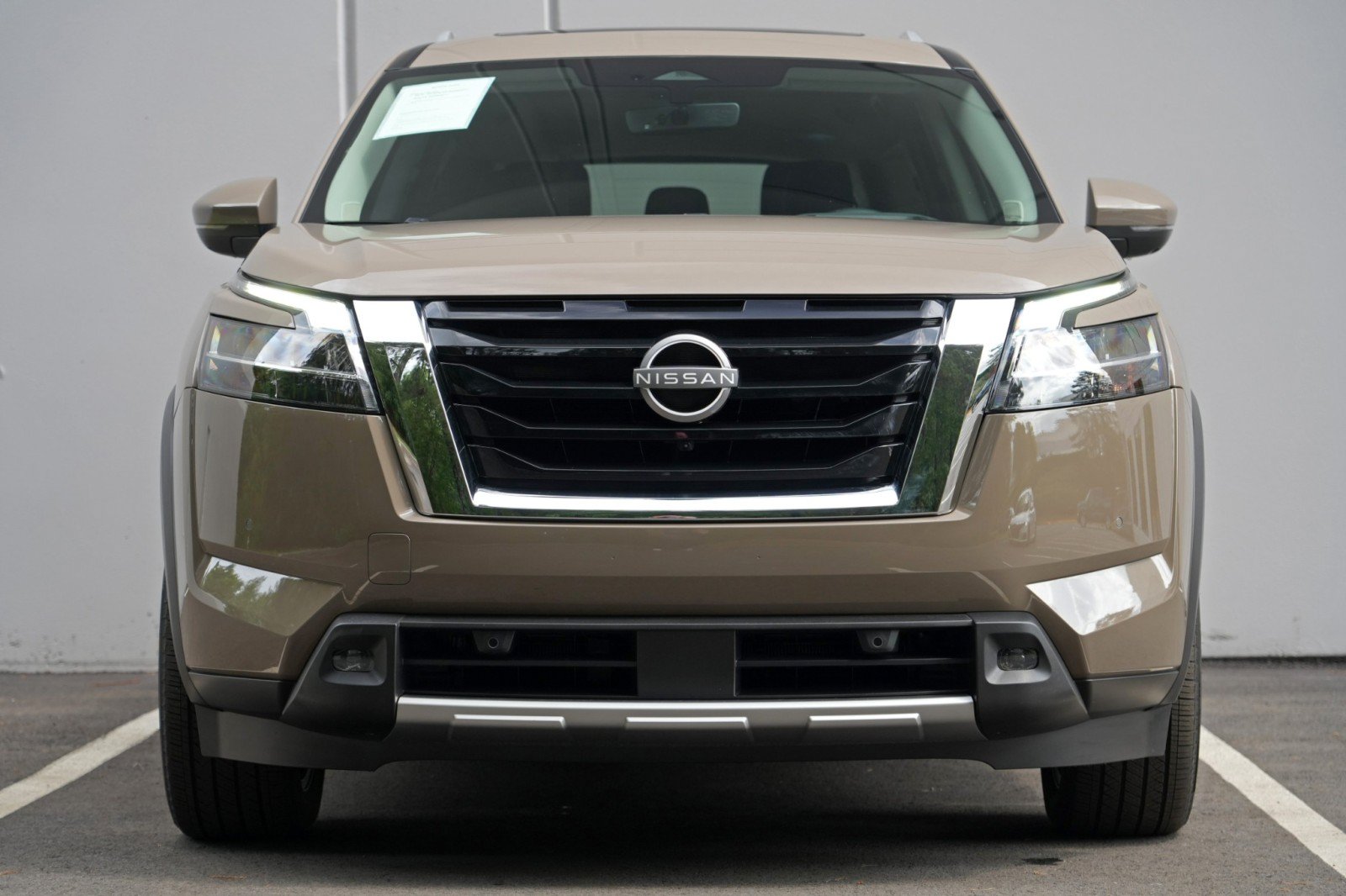 Used 2024 Nissan Pathfinder Platinum FWD image 6