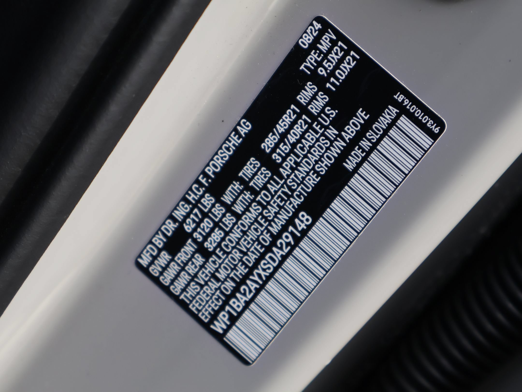 Certified 2025 Porsche Cayenne Coupe AWD/4WD image 34
