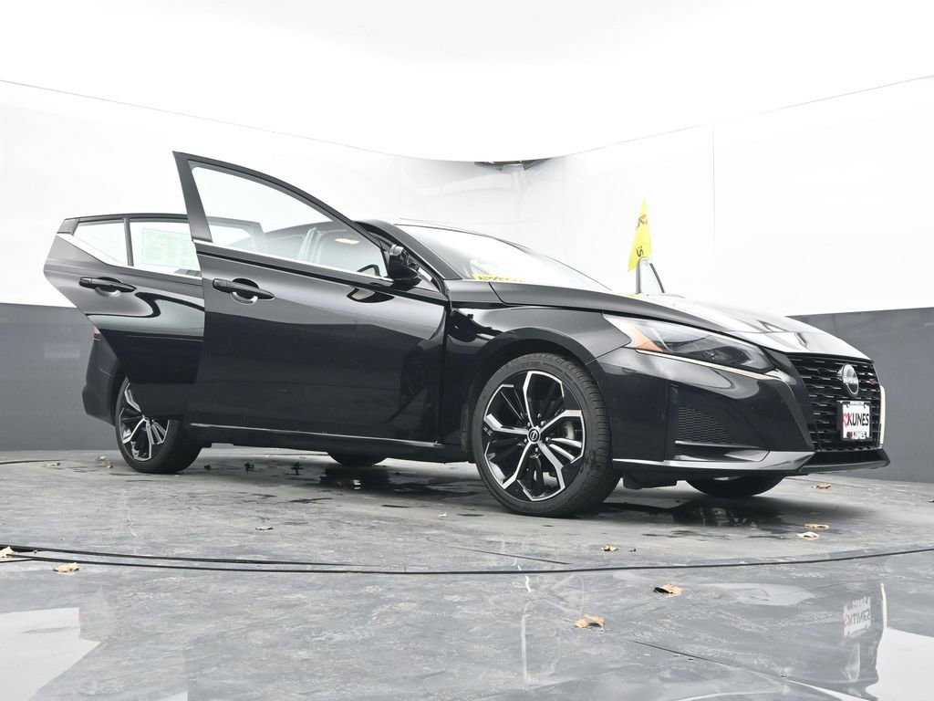 Used 2024 Nissan Altima 2.5 SR FWD image 69