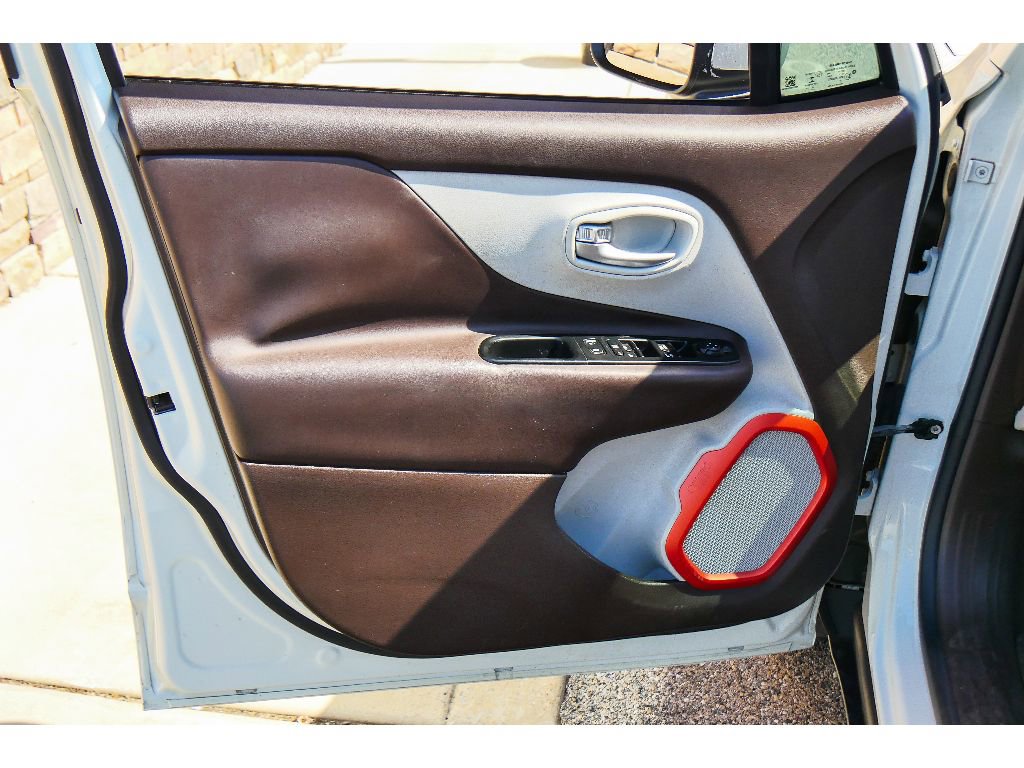Used 2016 Jeep Renegade Limited FWD image 9