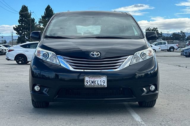 Used 2017 Toyota Sienna XLE w/ XLE Navigation Package FWD image 9