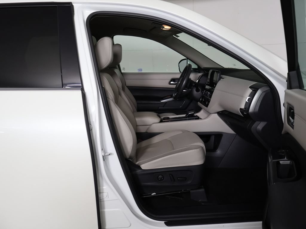 Used 2023 Nissan Pathfinder SL AWD/4WD image 30