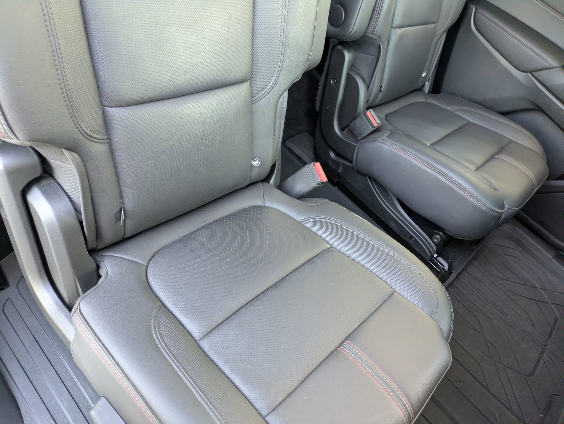 Used 2023 Chevrolet Traverse RS FWD image 37