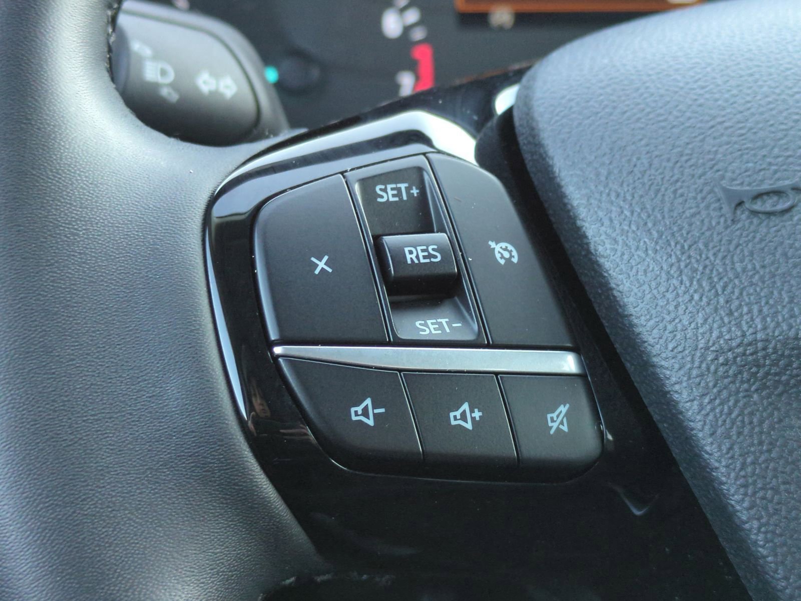 Used 2022 Ford Escape SE w/ Cold Weather Package image 27