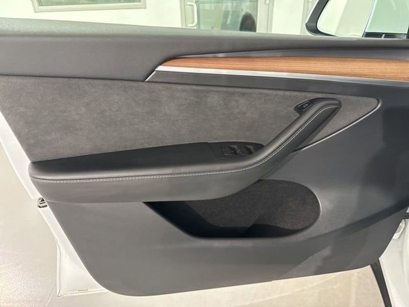 Used 2023 Tesla Model Y Long Range image 21