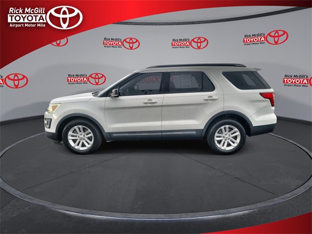 Used 2017 Ford Explorer XLT w/ Equipment Group 202A image 5