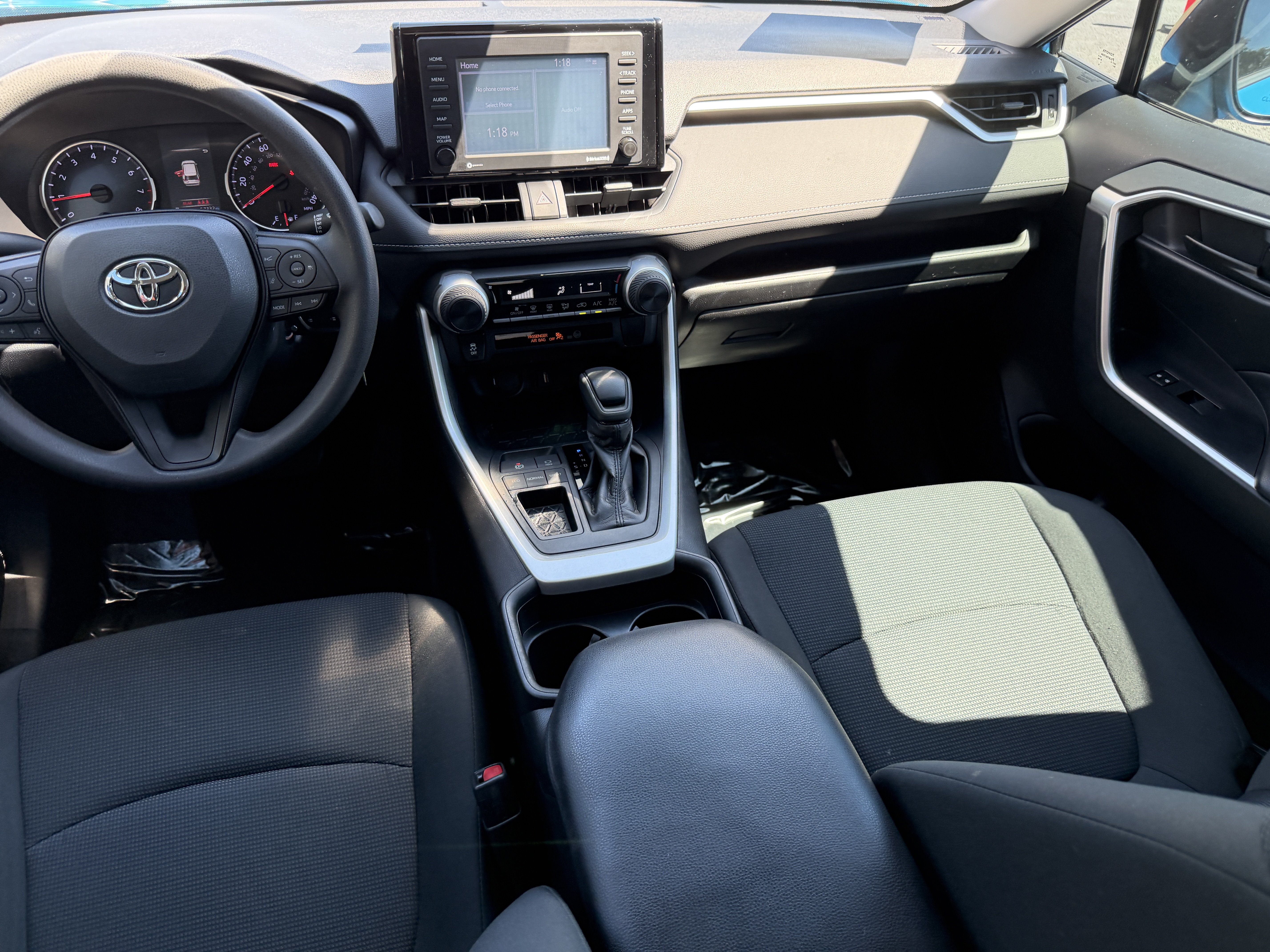 Used 2020 Toyota RAV4 LE FWD image 12