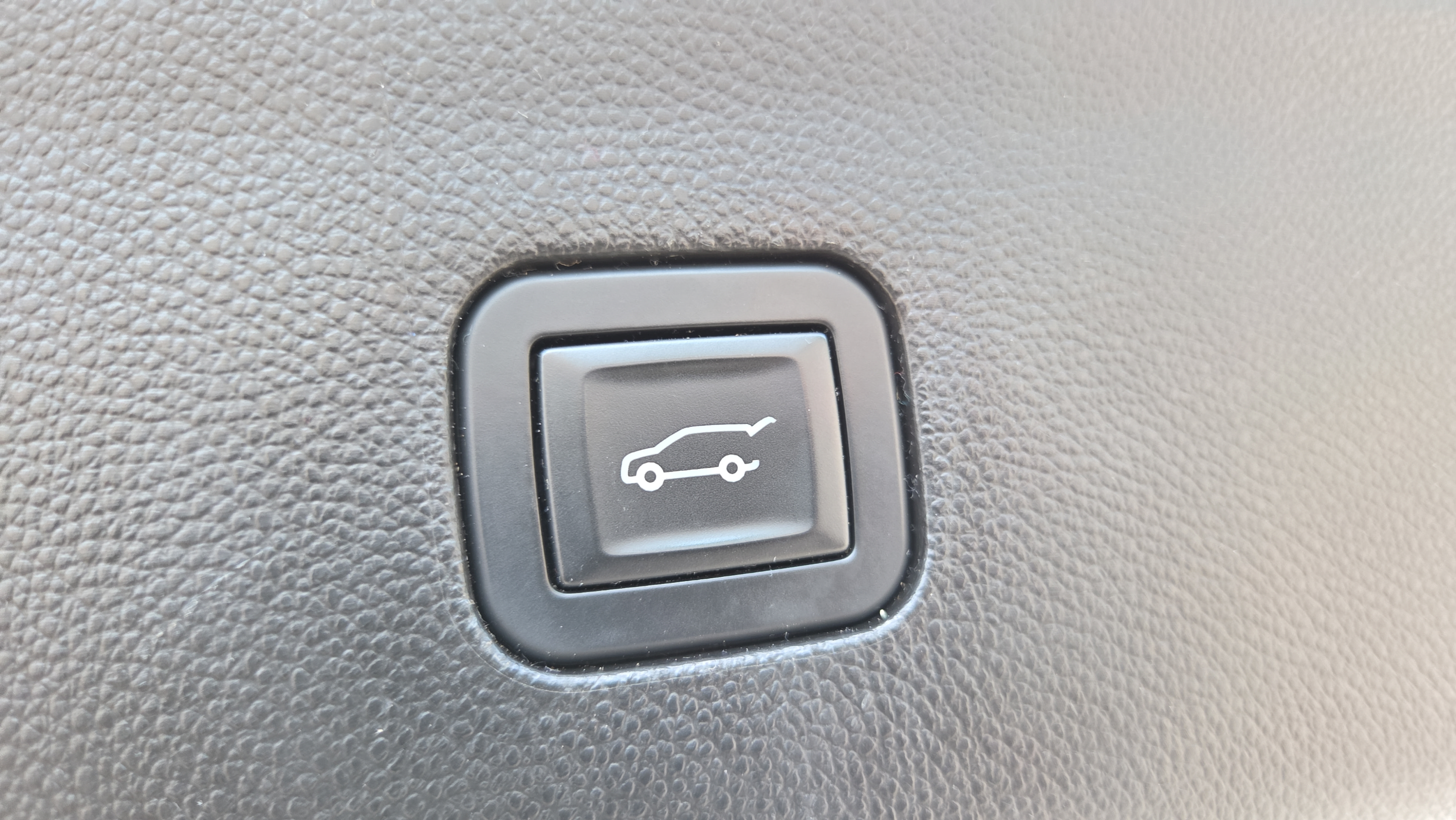 Used 2019 Buick Enclave Essence w/ Trailering Package, 5000 lbs. FWD image 13