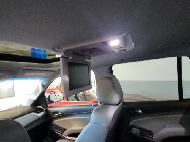 Used 2018 Chevrolet Tahoe LT w/ LT Signature Package AWD/4WD image 16