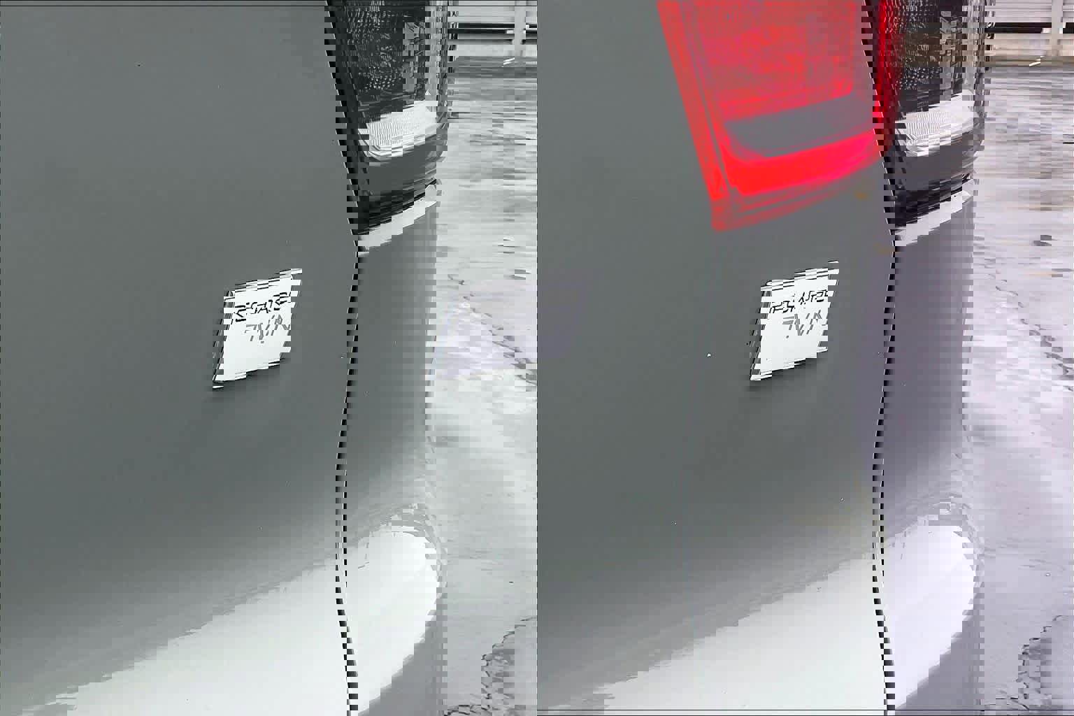 Used 2023 Volvo XC40 Recharge Ultimate image 11