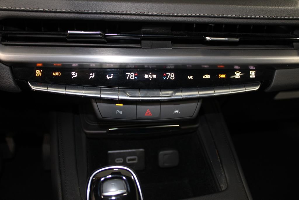 Used 2024 Cadillac XT4 Premium Luxury image 46