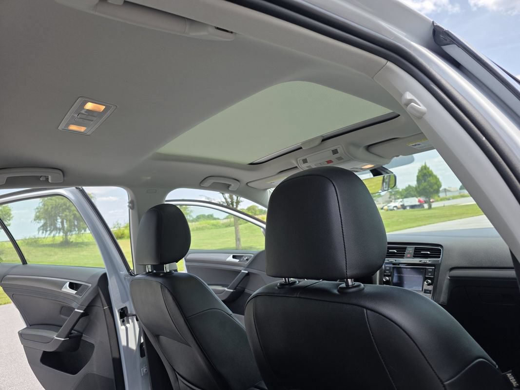 Used 2020 Volkswagen Golf 4-Door FWD image 17