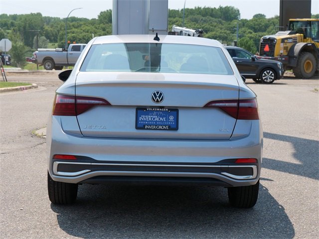 Certified 2024 Volkswagen Jetta SEL image 6