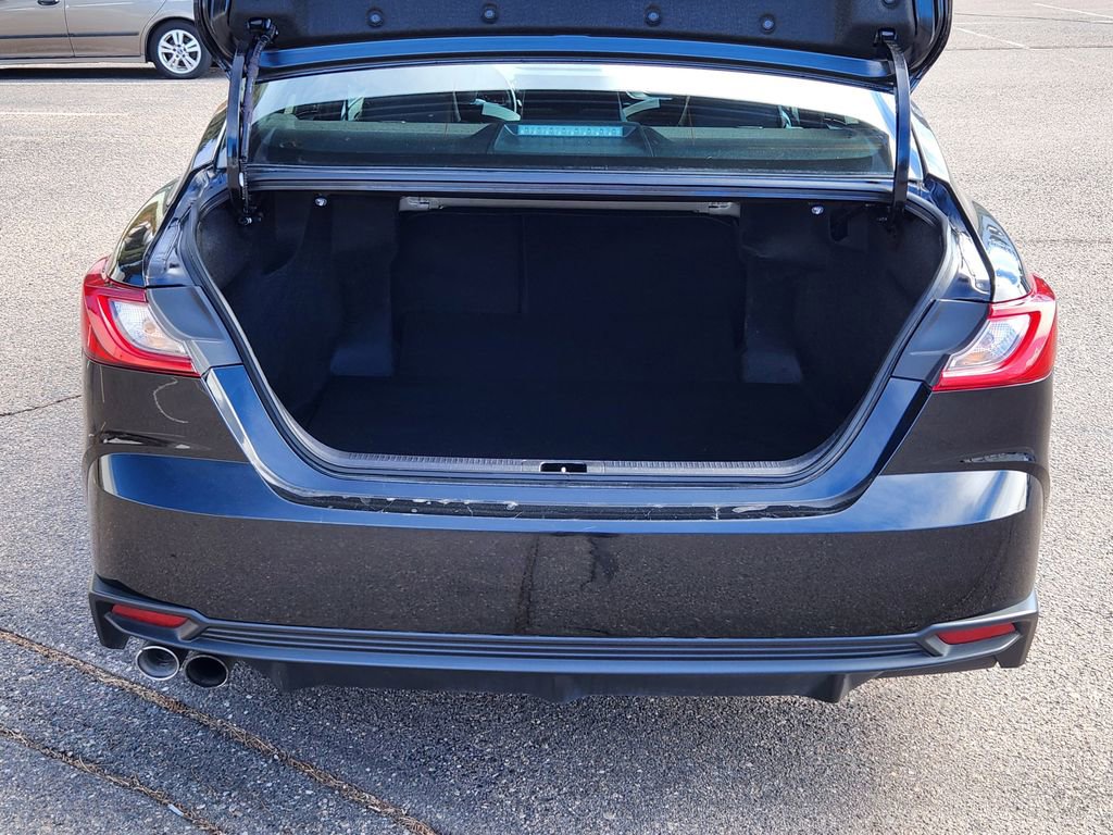 Used 2025 Toyota Camry SE image 15