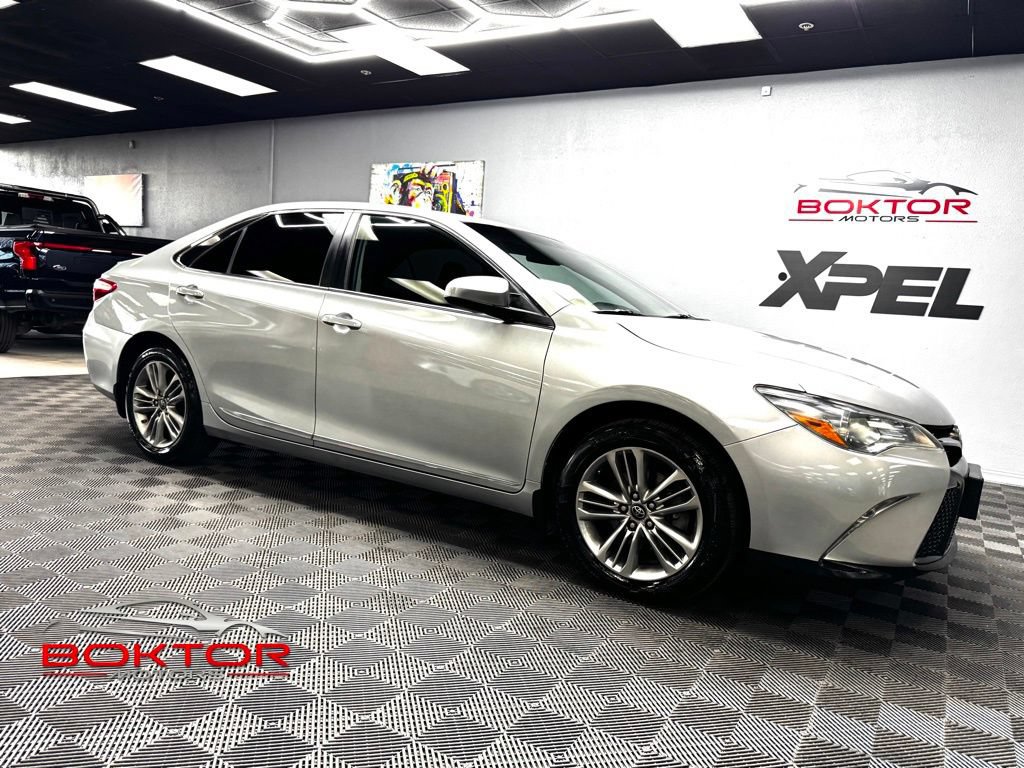 Used 2017 Toyota Camry SE FWD image 1